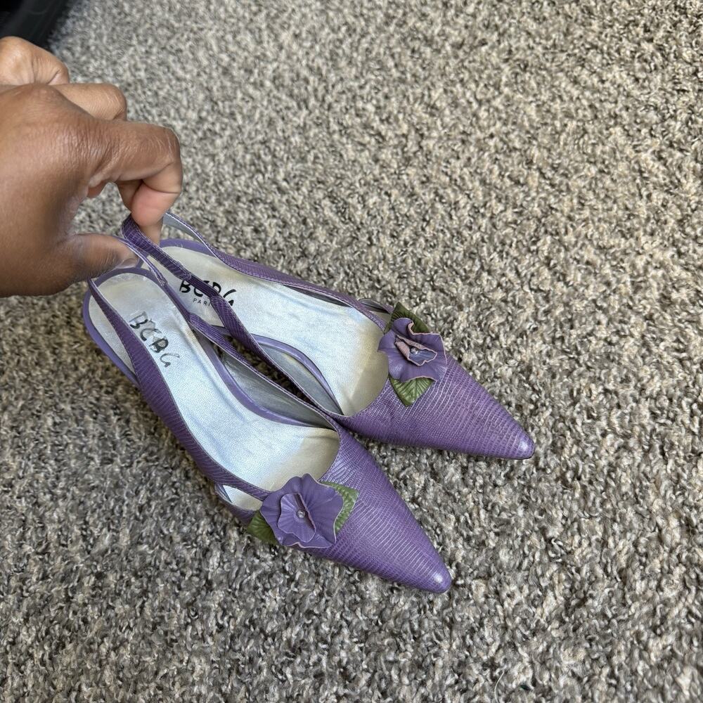 VTG BCBG Paris Pointed Toe Snake Leather Heels 7.5 Flower Appliqué 90s Y2K - Picture 8 of 8